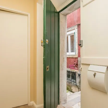 Апартаменты Brand New And Cozy Alfama Experience Лиссабон